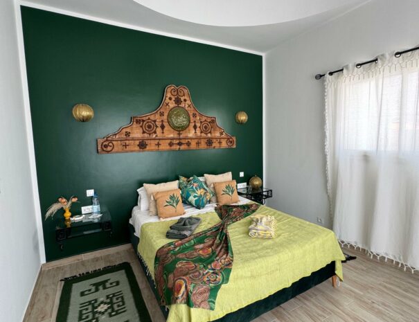 Suite Émeraude à Dar El Kahina, décoration verte rafraîchissante